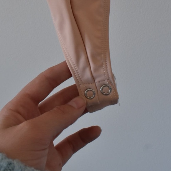 Good American light pink Plunge Bodysuit - Picture 6 of 7